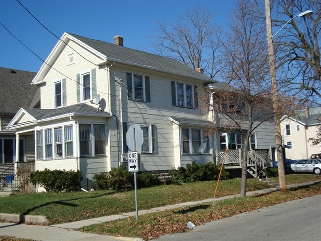 Building Photo - 420 Waugoo Ave