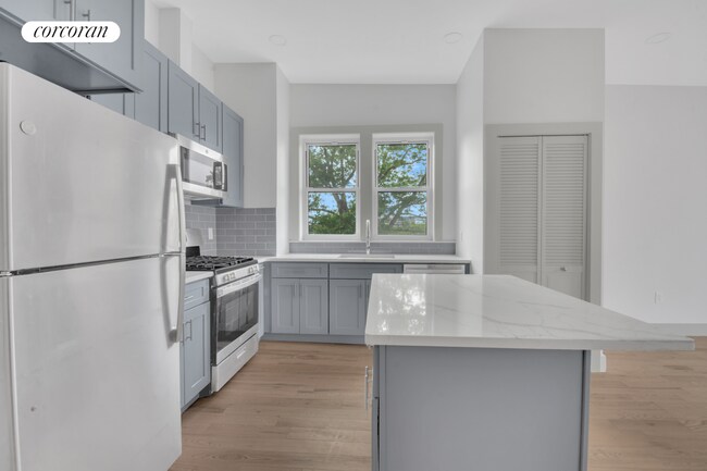 Building Photo - 155 25th St