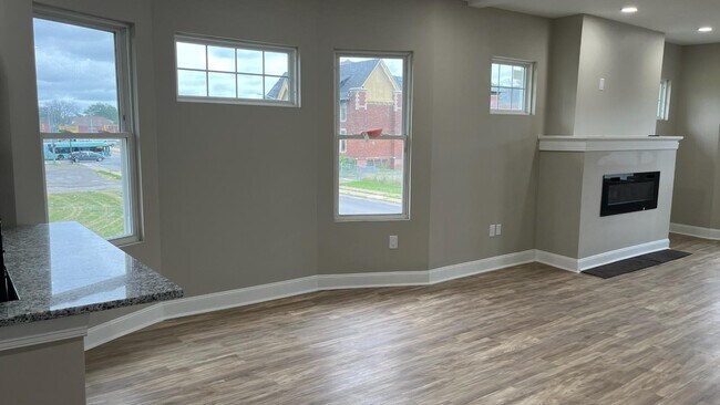 Building Photo - 1152 Clairmount Ave