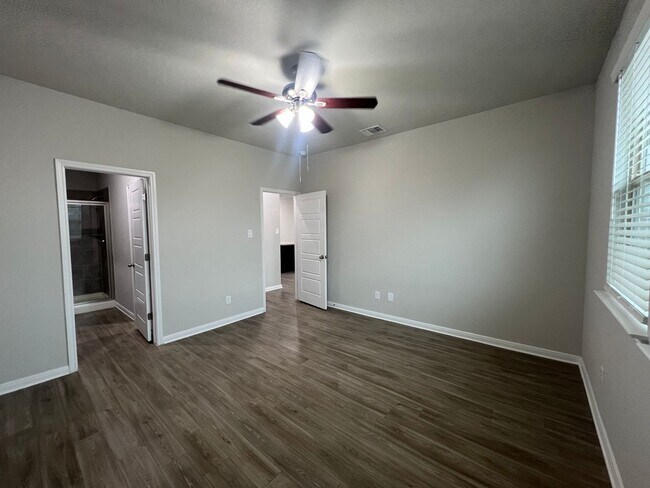 Building Photo - Beautiful 3/2 Single Story Home in Cibolo, TX