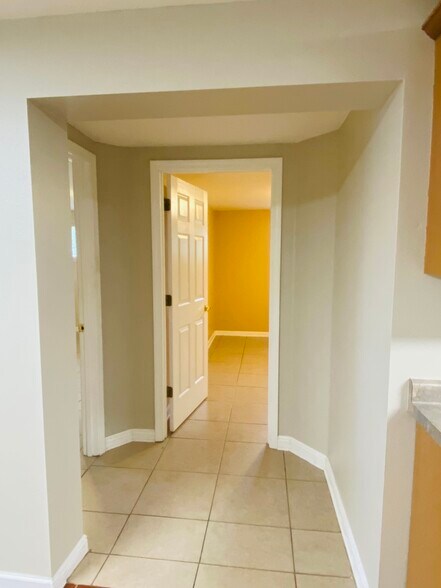 Small hall between bedrooms - 2912 Delille St
