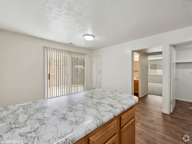 Fully-Equipped Kitchen with Appliances - Arbor Pointe