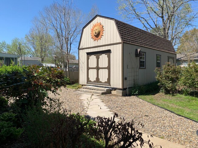Building Photo - 3 Creekridge Cir