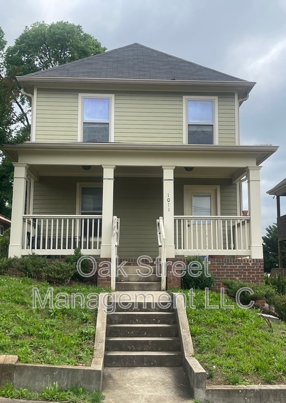 Primary Photo - 1011 Oak St