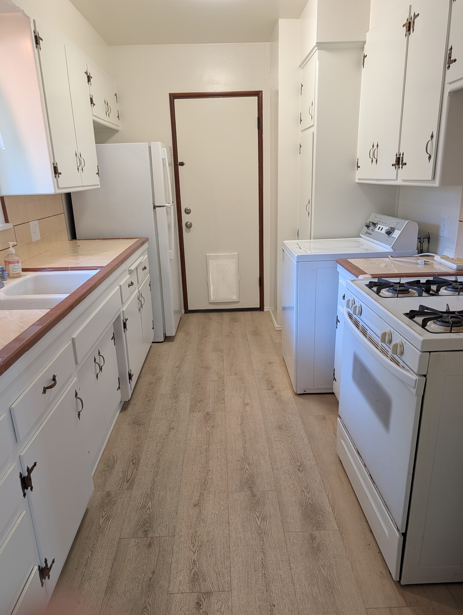 Freshly painted kitchen, new flooring - 565 N Valencia pl.