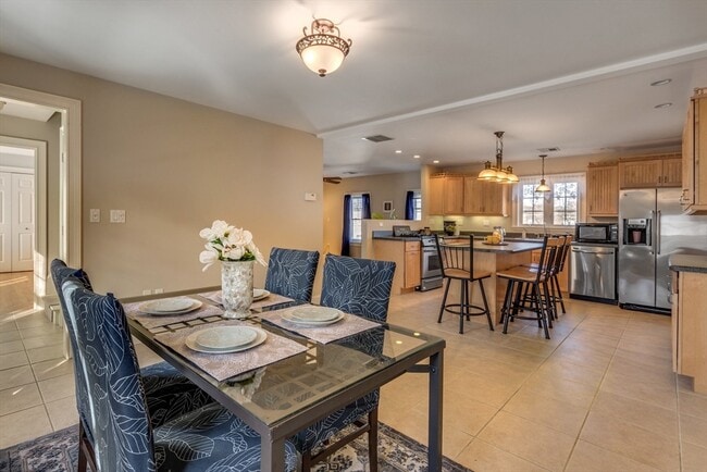 Building Photo - 2 Melvin St