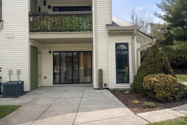 Building Photo - 1413 Pebble Pl