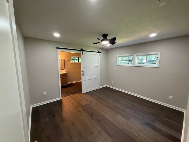 Building Photo - Westwood KS Renovated 3 Bed/2.5 Bath MainLevel Home with Attached Garage and Utilities w/Fee, Own...