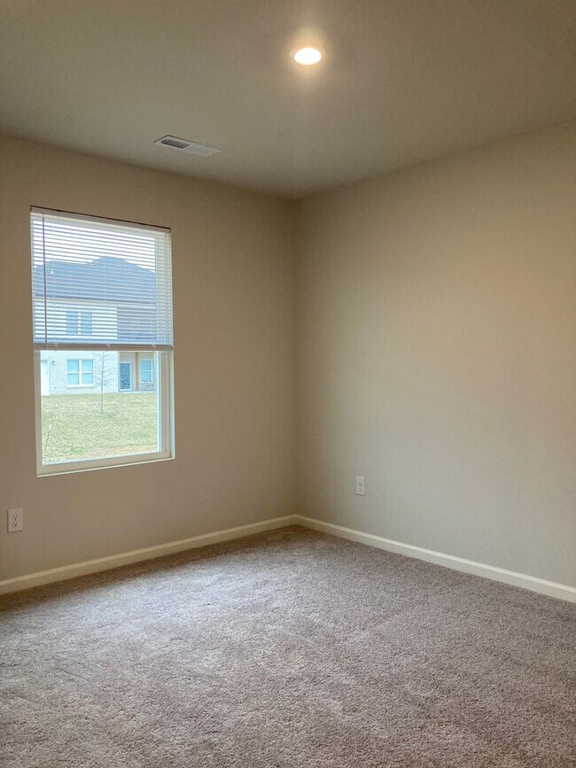 Building Photo - 117 Elegance Wy
