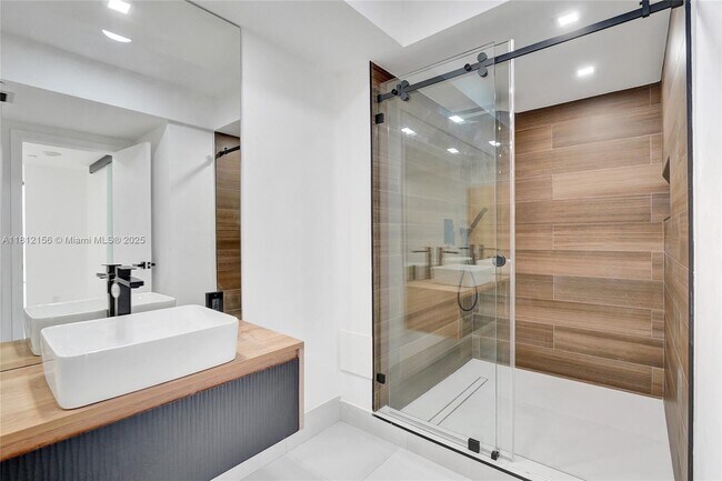 Building Photo - 20281 E Country Club Dr