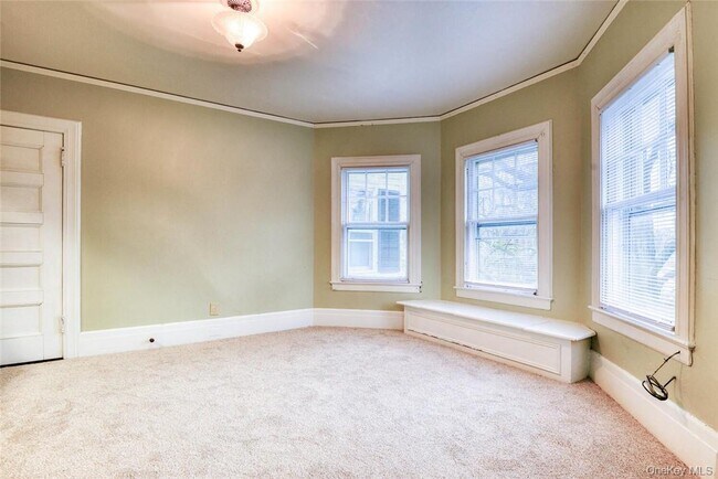 Building Photo - 25 Maple Ave