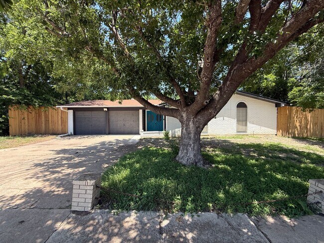 Building Photo - RENT REDUCTION - AVAILABLE NOW!