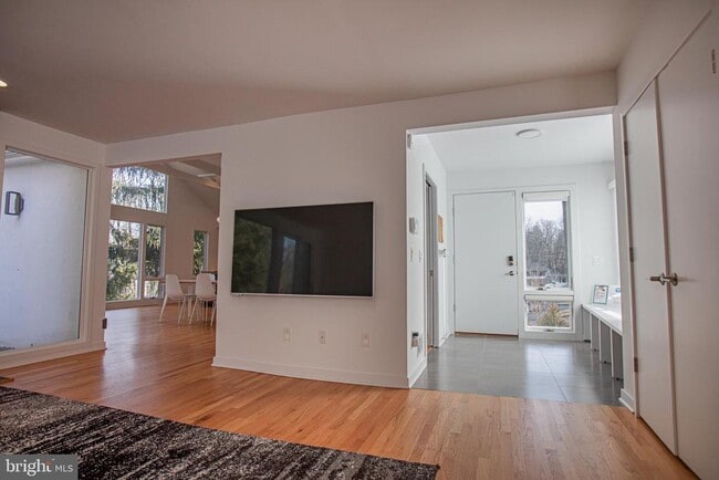 Building Photo - 92 Overbrook Dr