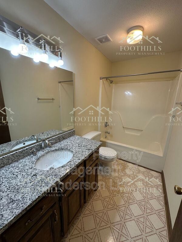 Building Photo - 415 Nelson Dr