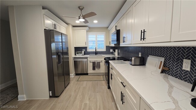 Building Photo - 12945 Vanderbilt Dr