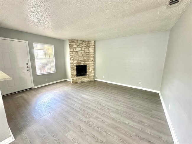 Building Photo - 9808 Roxanna Dr