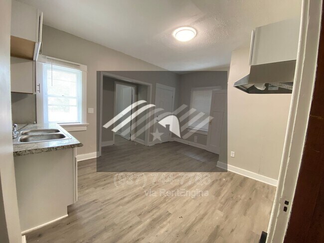 Building Photo - 26 W Beechwood Ave