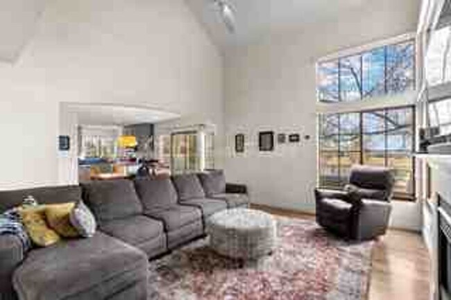 Building Photo - 2507 Ravenwood Ln