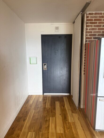 Building Photo - 555 Pierce St