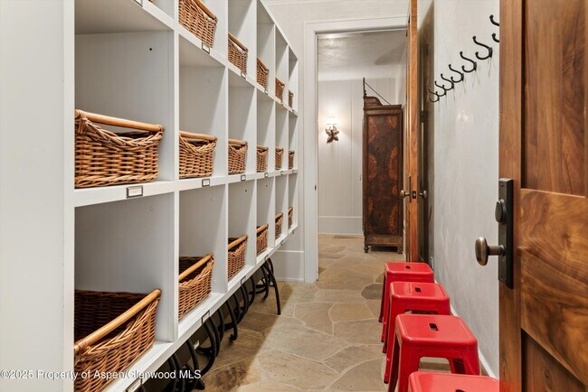 Building Photo - 304 S Garmisch St