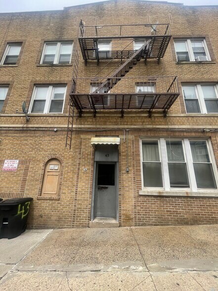 Primary Photo - 43 Hill St