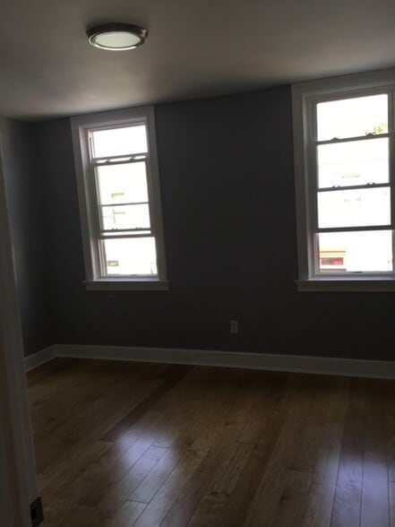 Master bedroom - 1828 E Hazzard St