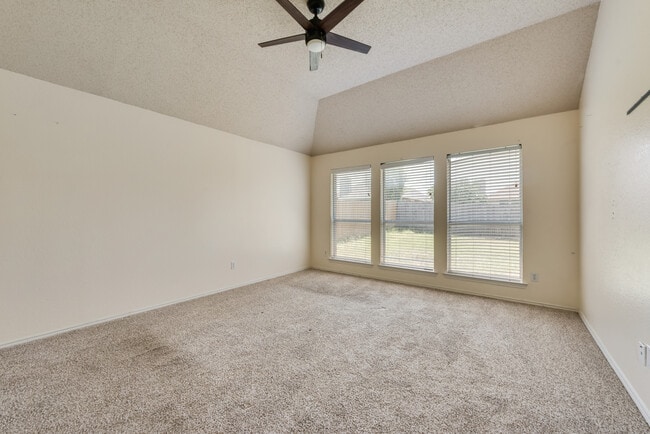 Building Photo - 3018 Blue Jay Ln