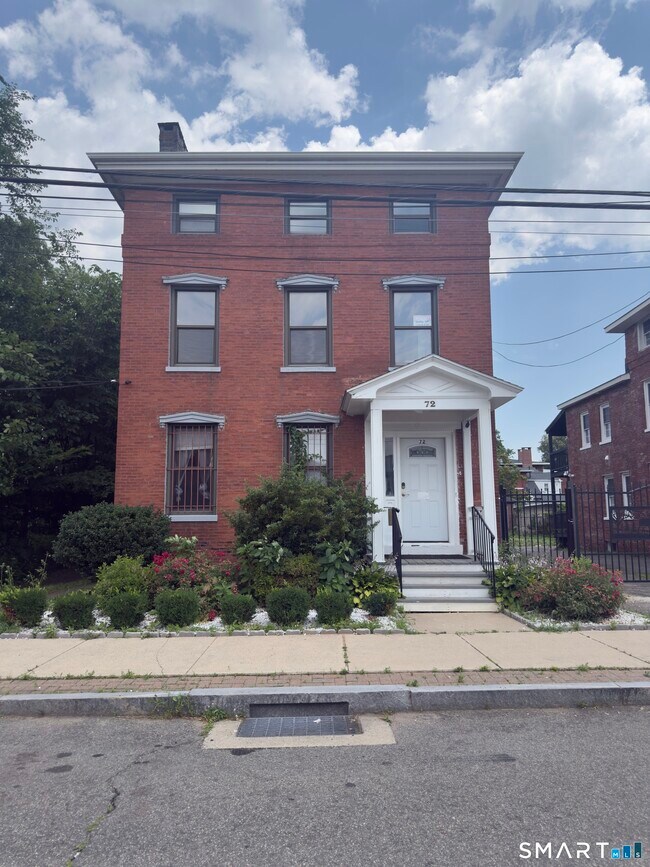 Building Photo - 72 Cedar St