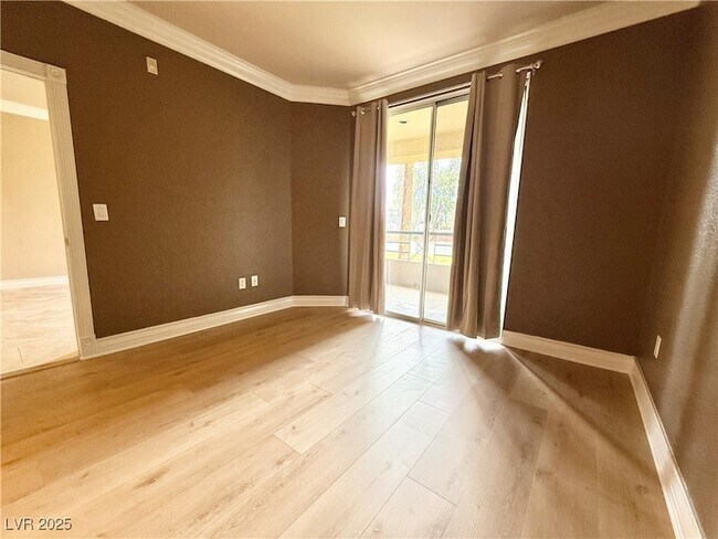 Building Photo - 220 E Flamingo Rd