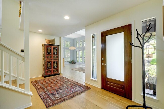 Building Photo - 2303 Doral Dr