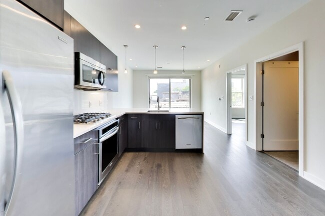 Building Photo - Gorgeous 2 bed + 1 Bath with a VIEW!