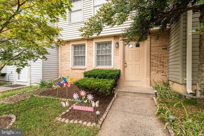 Building Photo - 6320 Lightburn Ct
