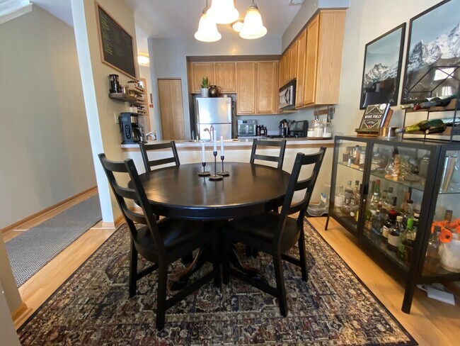 Building Photo - 16616 S Windsor Ln