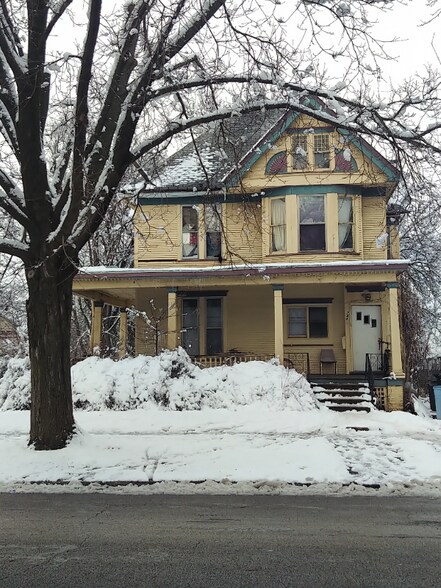 Primary Photo - 744 W William St