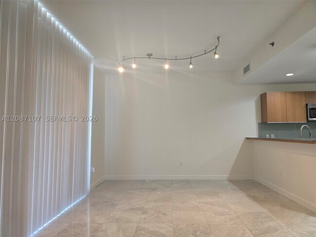 Building Photo - 1060 Brickell Ave
