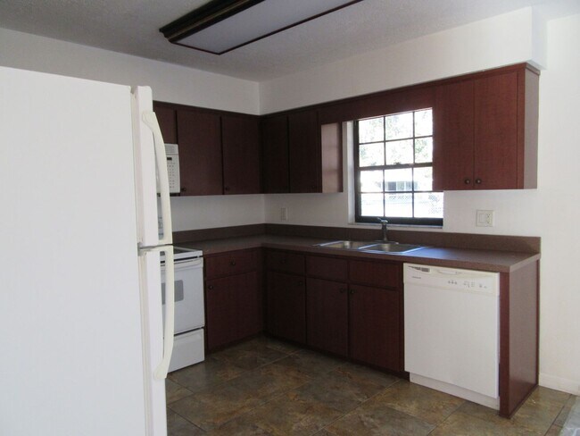 Building Photo - Charming 3/2 home in NE Ocala