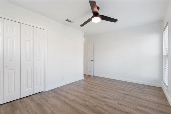 Building Photo - 5801 Cherry Creek Dr