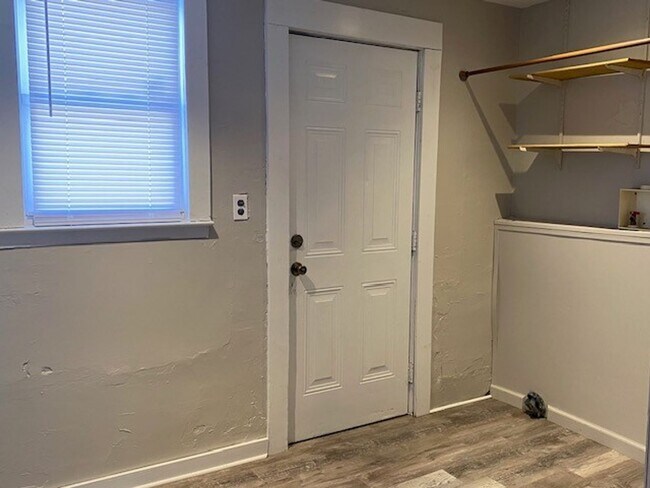 Building Photo - A charming three bedroom, one bathroom sin...
