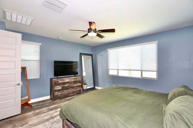 Building Photo - 48 White Oak Ave