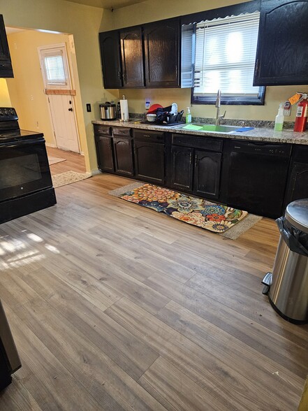 Building Photo - 8838 Cloudcrest Dr