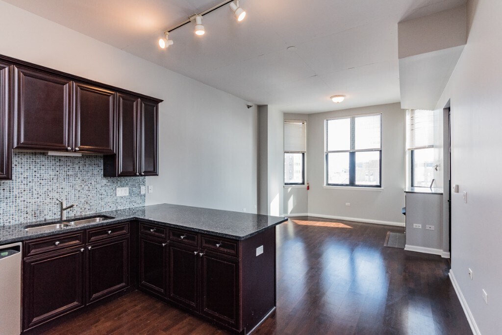 Building Photo - 1464 S MICHIGAN Ave