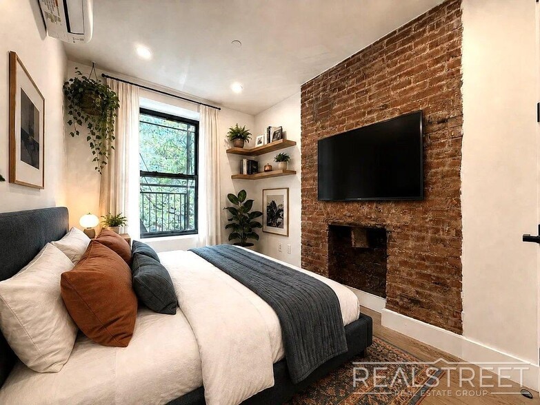 Building Photo - Beautifully Renovated 2-Bedroom Apartment in Flatbush