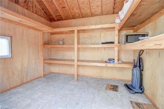 Building Photo - 1002 Phineas Dr