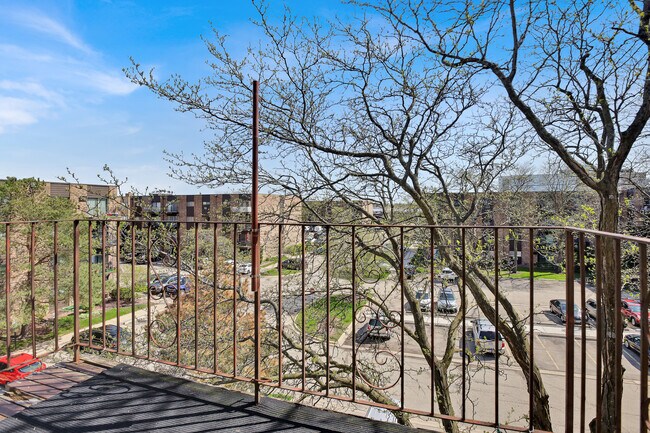 Building Photo - 8970 N Parkside Ave