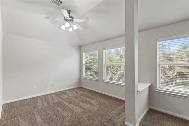 Building Photo - 208 Valona Dr