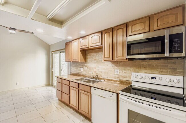 Building Photo - 7663 S Cove Cir