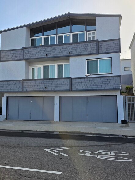 Building Photo - 2026 Hermosa Ave