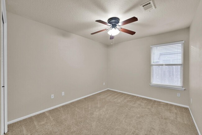 Building Photo - 3030 Hemingway Dr