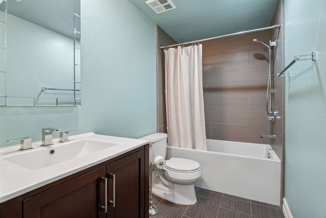 Building Photo - Modern 2-Bedroom Condo with Premium Amenit...