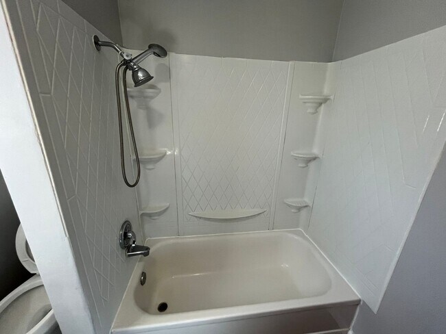 Building Photo - Newly remodeled 2 bedroom 1 bath duples